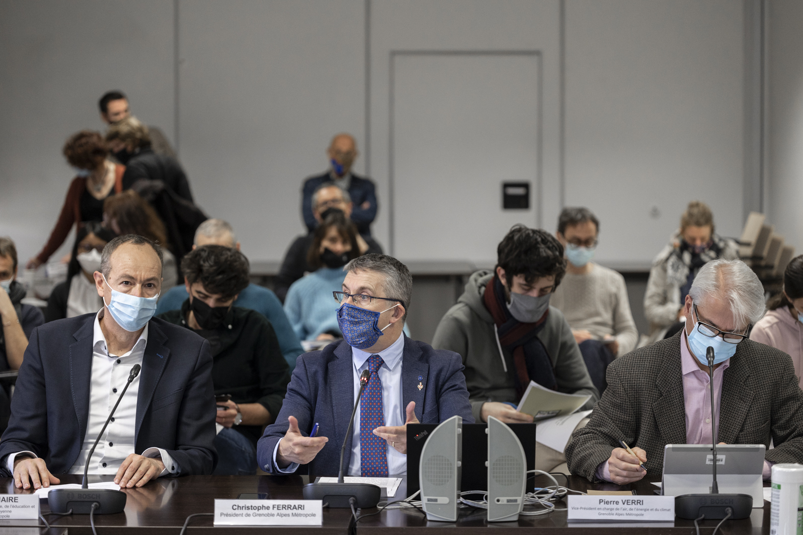 Pascal Clouaire, vice-président de la Métropole chargée de la participation, Christophe Ferrari, président de Grenoble Alpes Métropole, et Pierre Verri, vice-président de la Métropole chargé du climat.